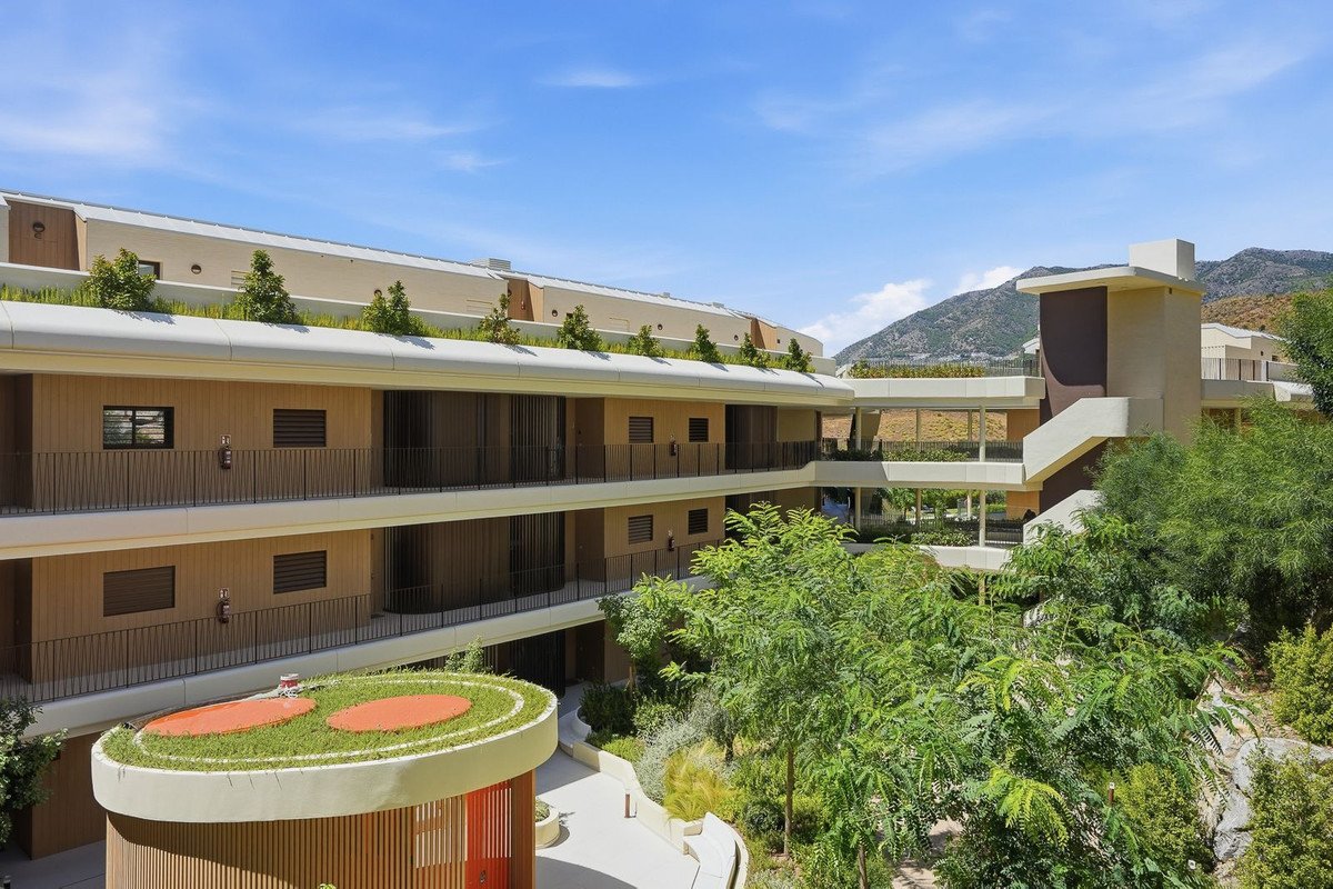 3 Bed Middle Floor Apartment in Fuengirola