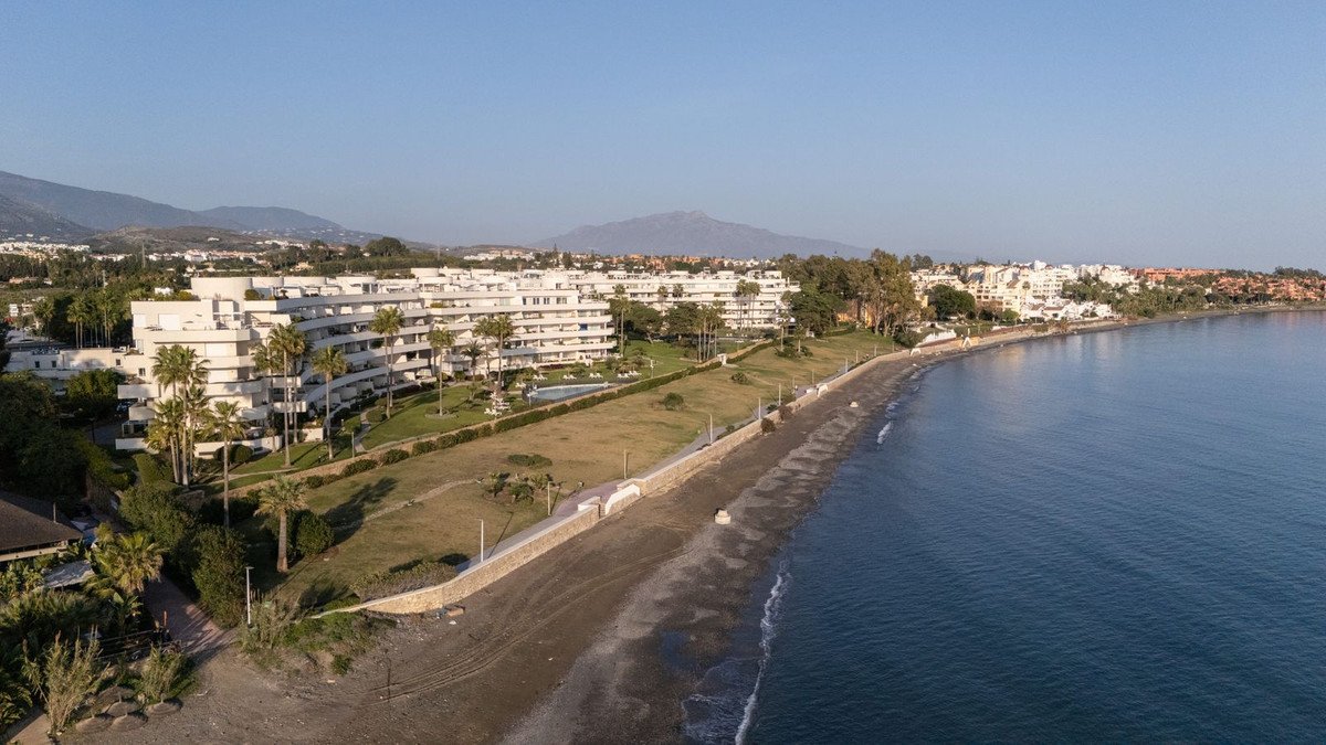 2 Bed Middle Floor Apartment in Estepona