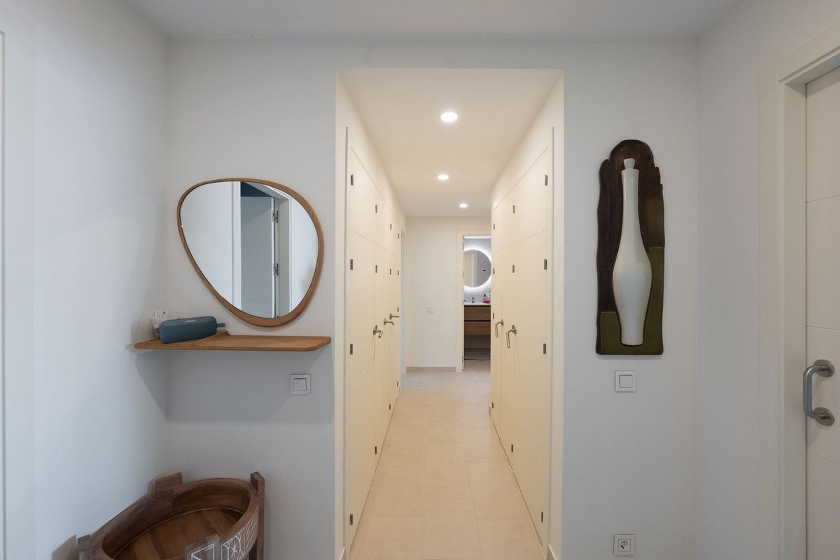 2 Bed Middle Floor Apartment in Estepona