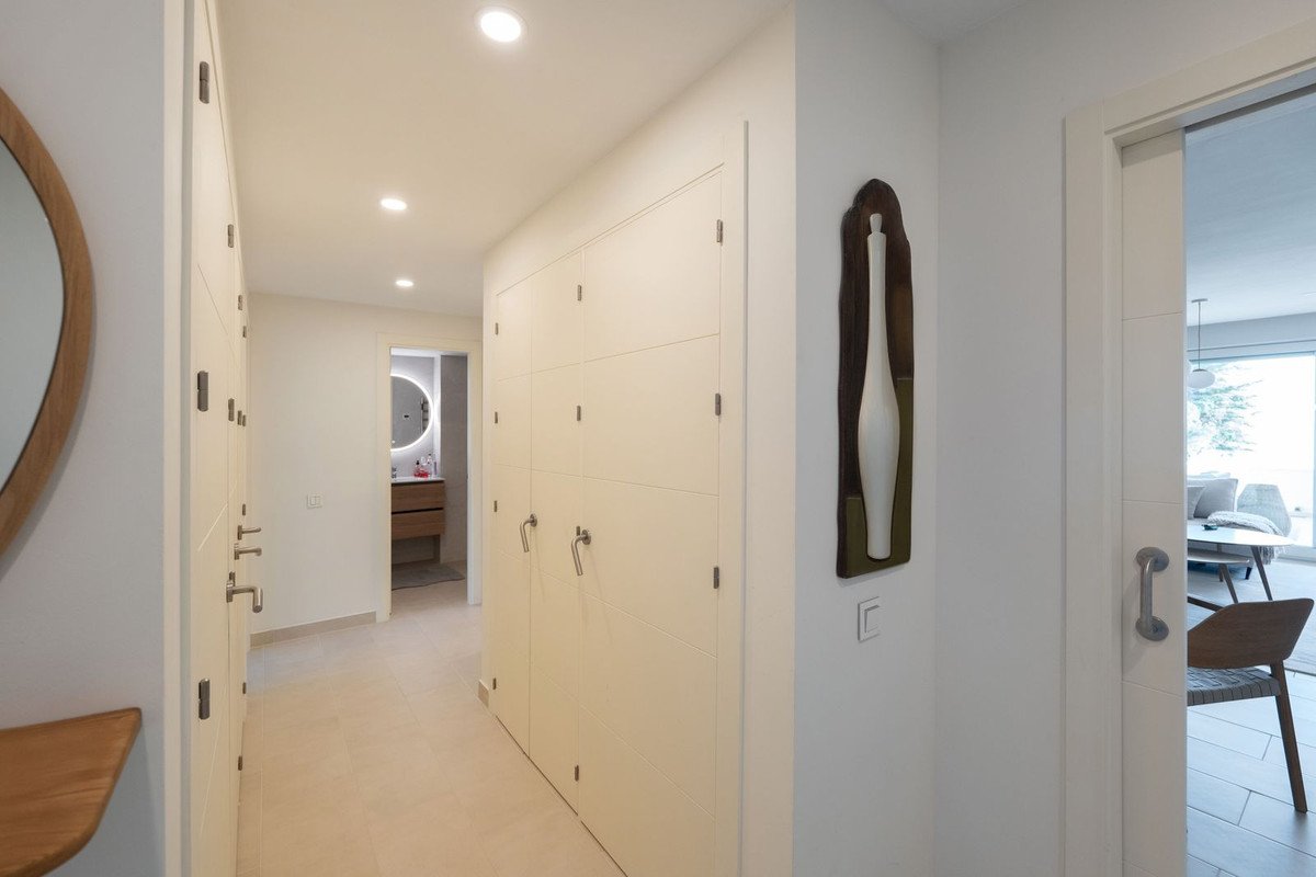 2 Bed Middle Floor Apartment in Estepona