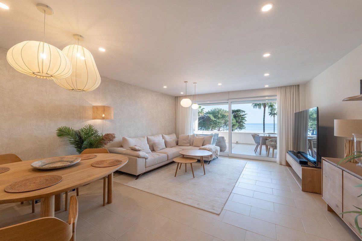 2 Bed Middle Floor Apartment in Estepona