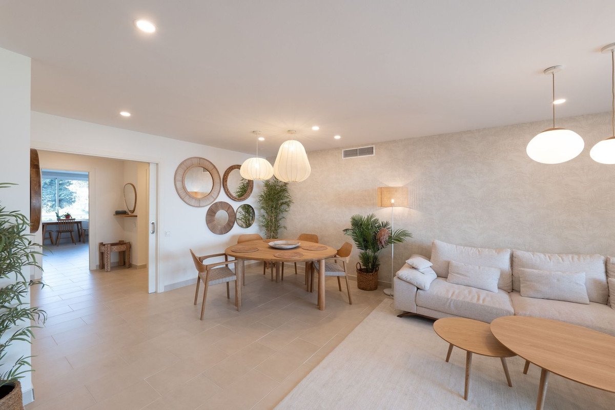2 Bed Middle Floor Apartment in Estepona