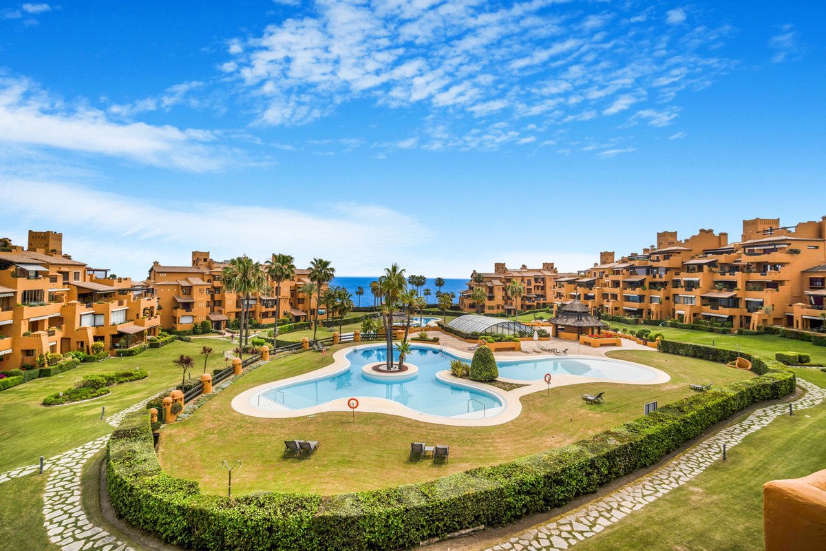 3 Bed Middle Floor Apartment in Estepona