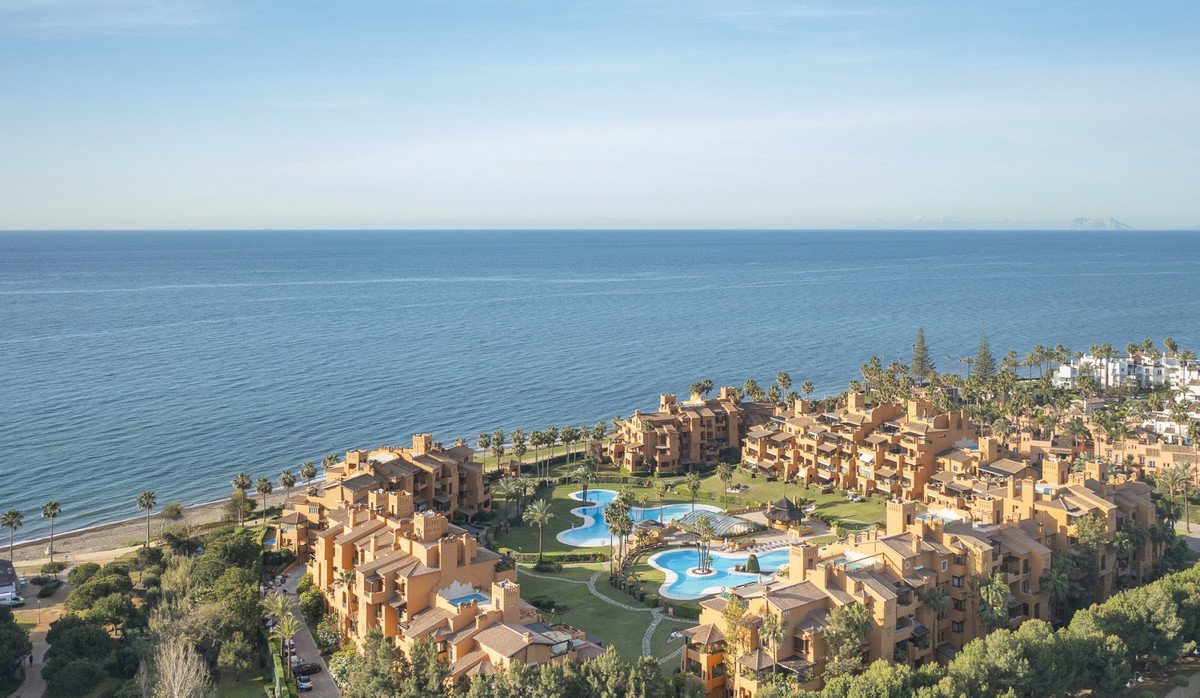 3 Bed Middle Floor Apartment in Estepona