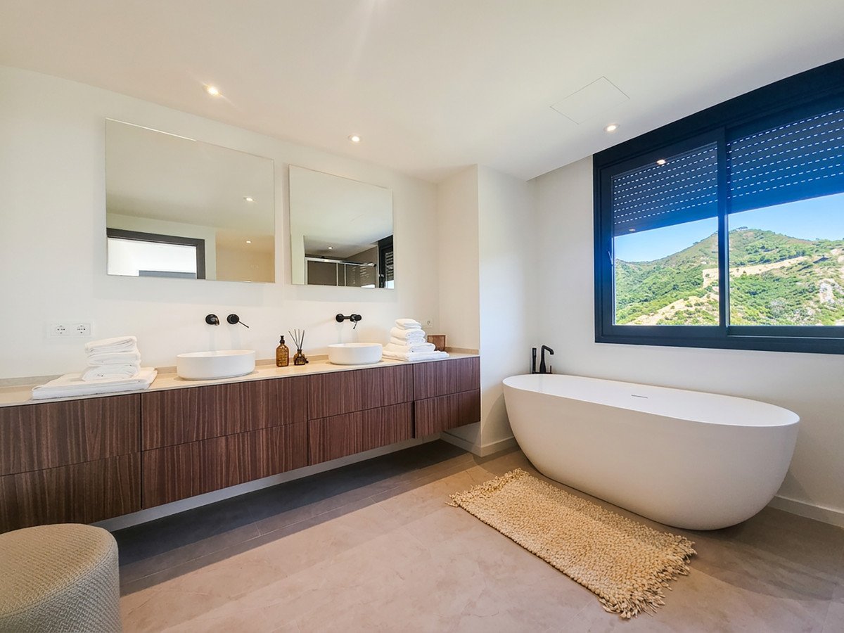 5 Bed Detached Villa in Benahavís