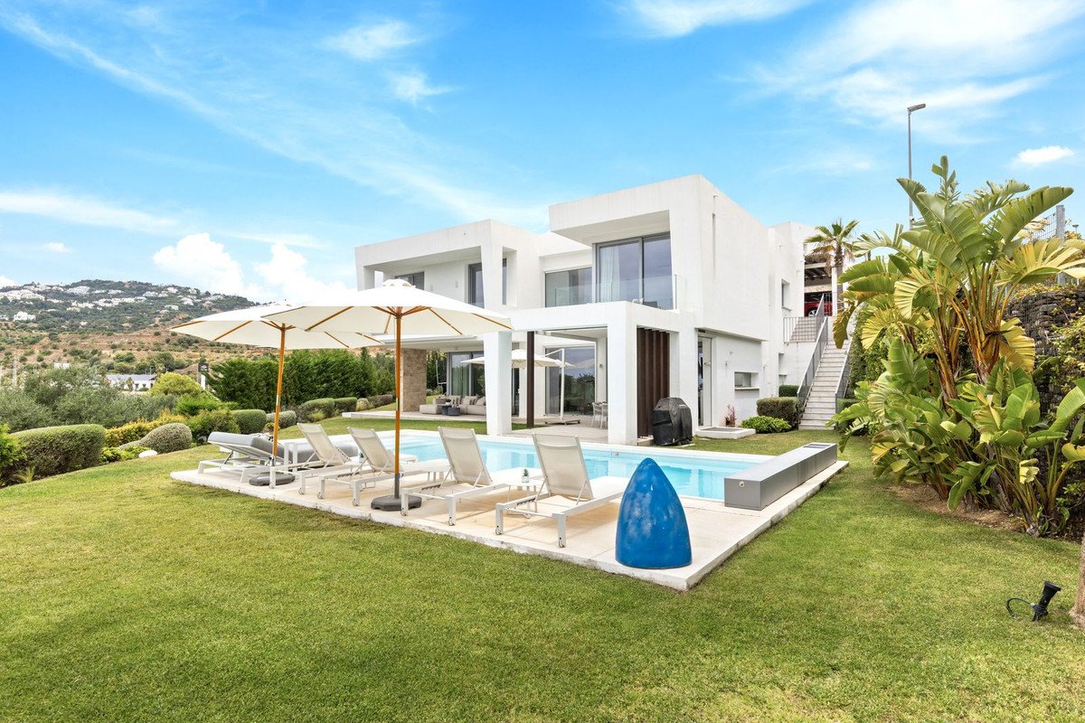 5 Bed Detached Villa in Santa Clara