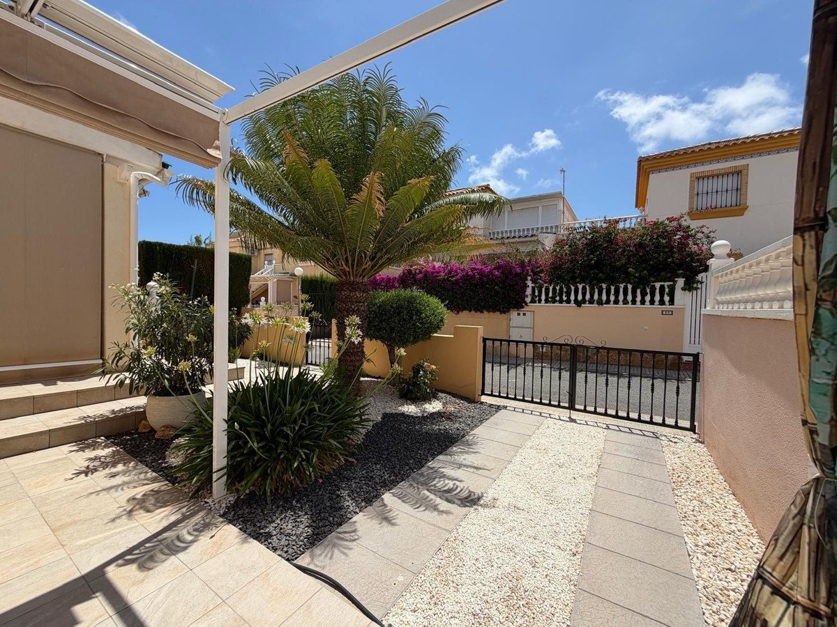 2 Bed Ground Floor Apartment in Orihuela Costa