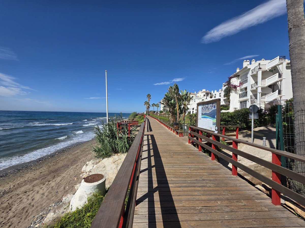 1 Bed Middle Floor Apartment in Calahonda