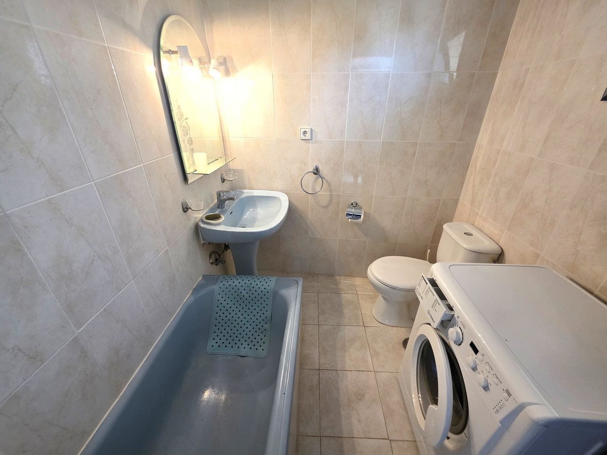 1 Bed Middle Floor Apartment in Calahonda