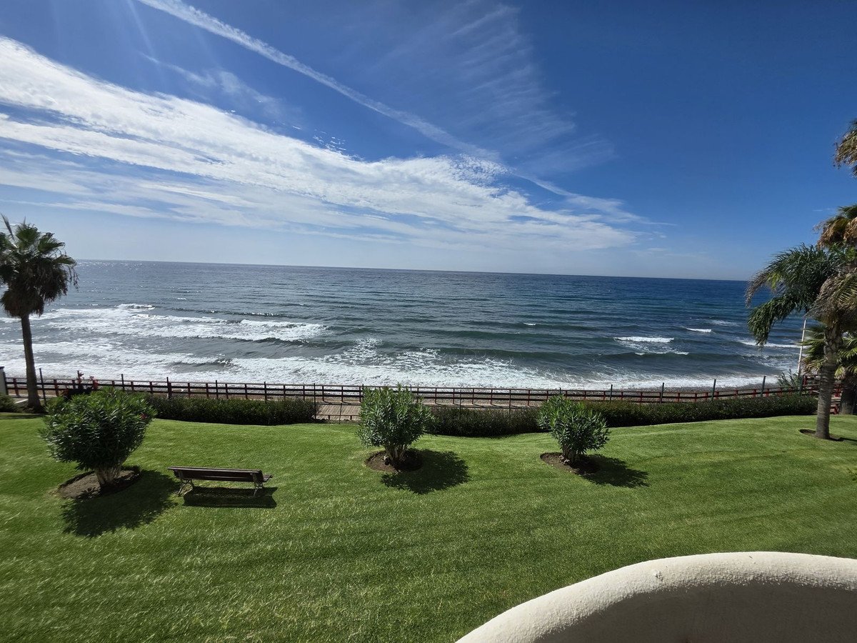 1 Bed Middle Floor Apartment in Calahonda