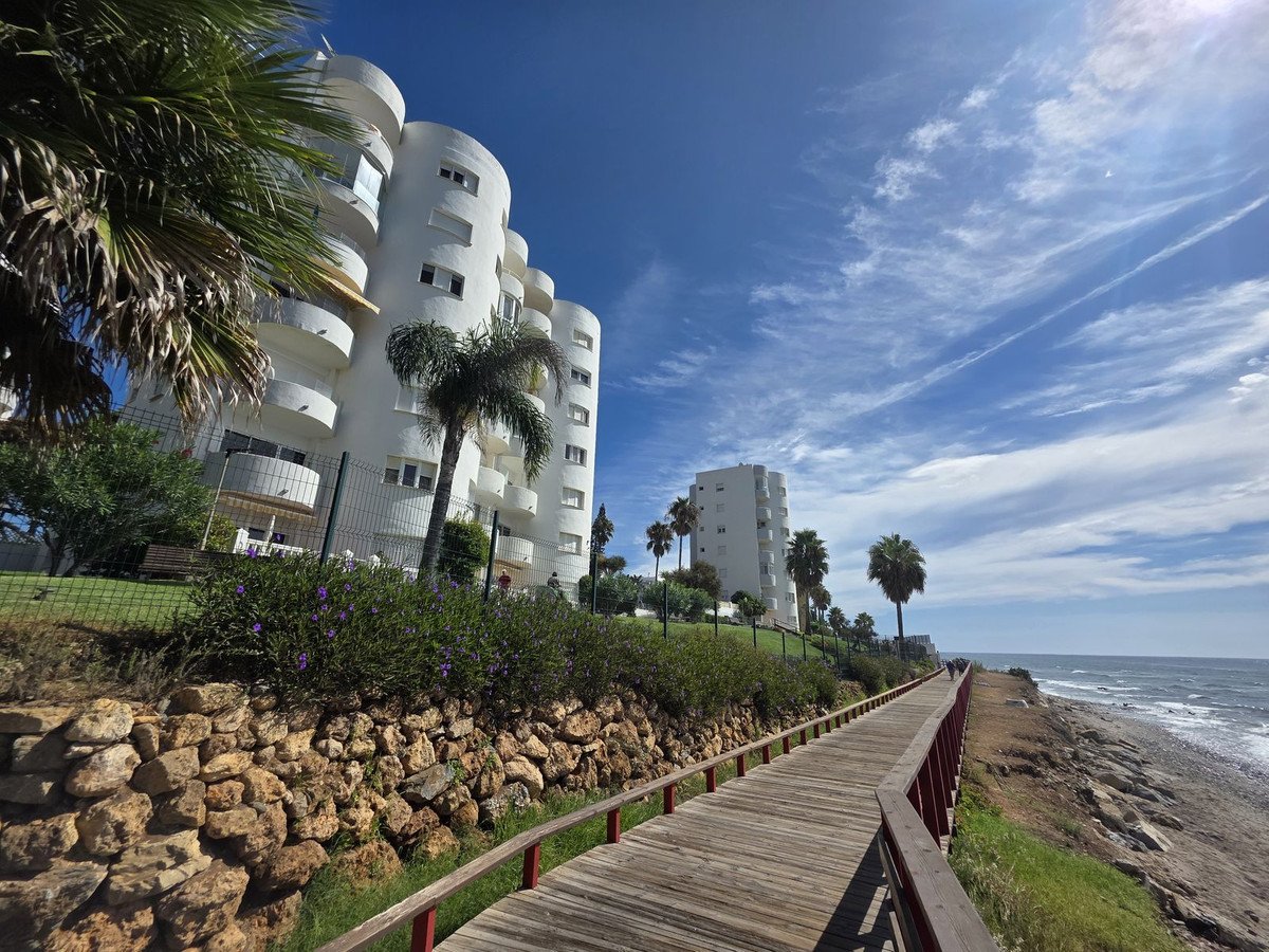 1 Bed Middle Floor Apartment in Calahonda