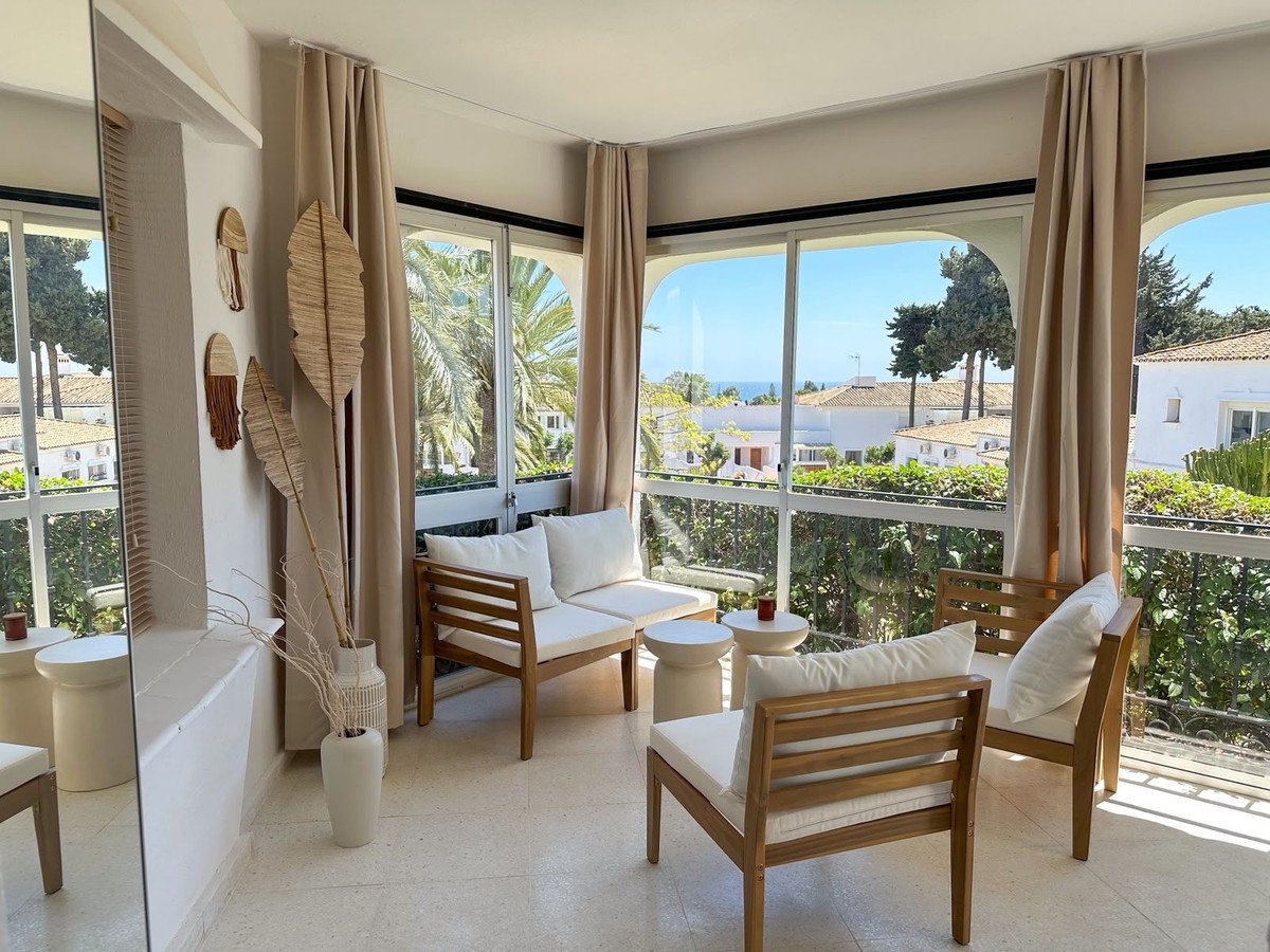 1 Bed Top Floor Apartment in El Paraiso