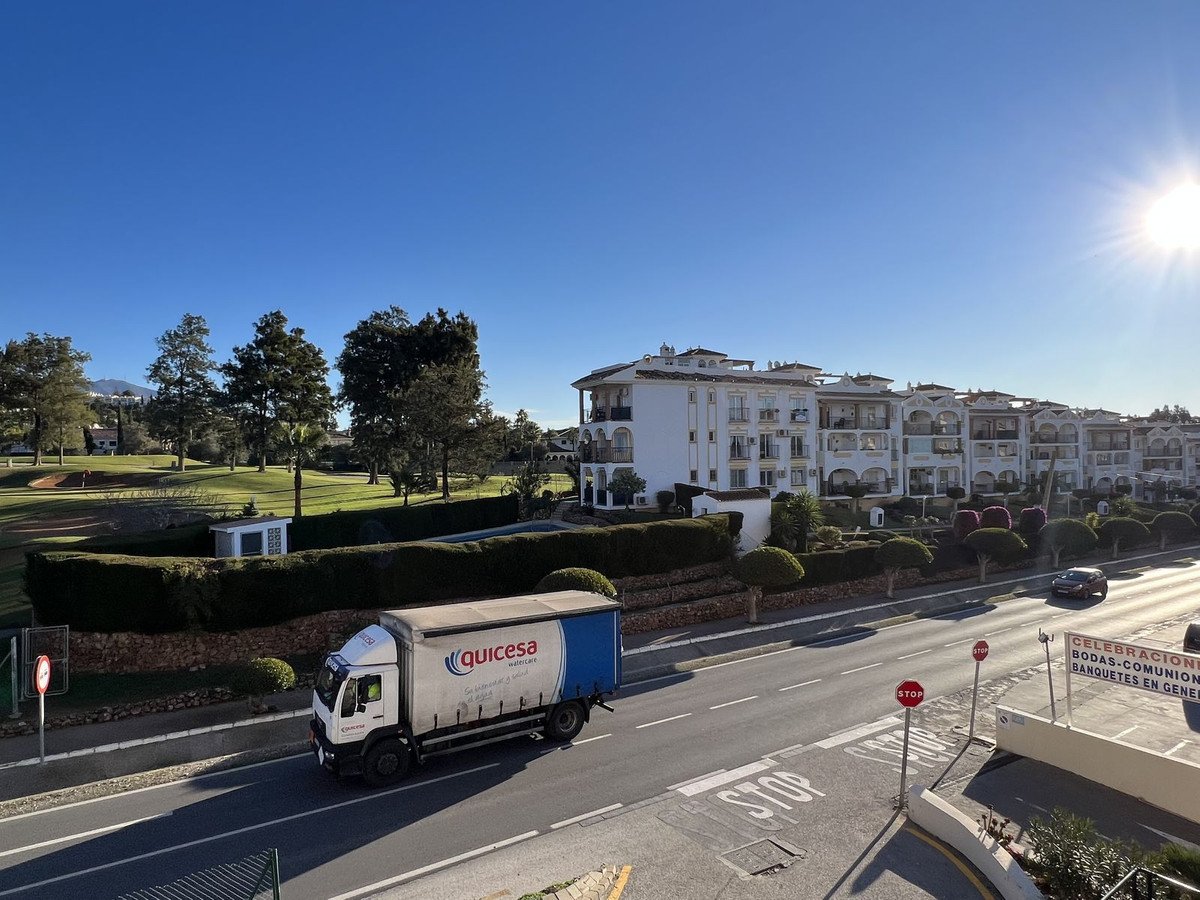 4 Bed Middle Floor Apartment in Mijas Golf