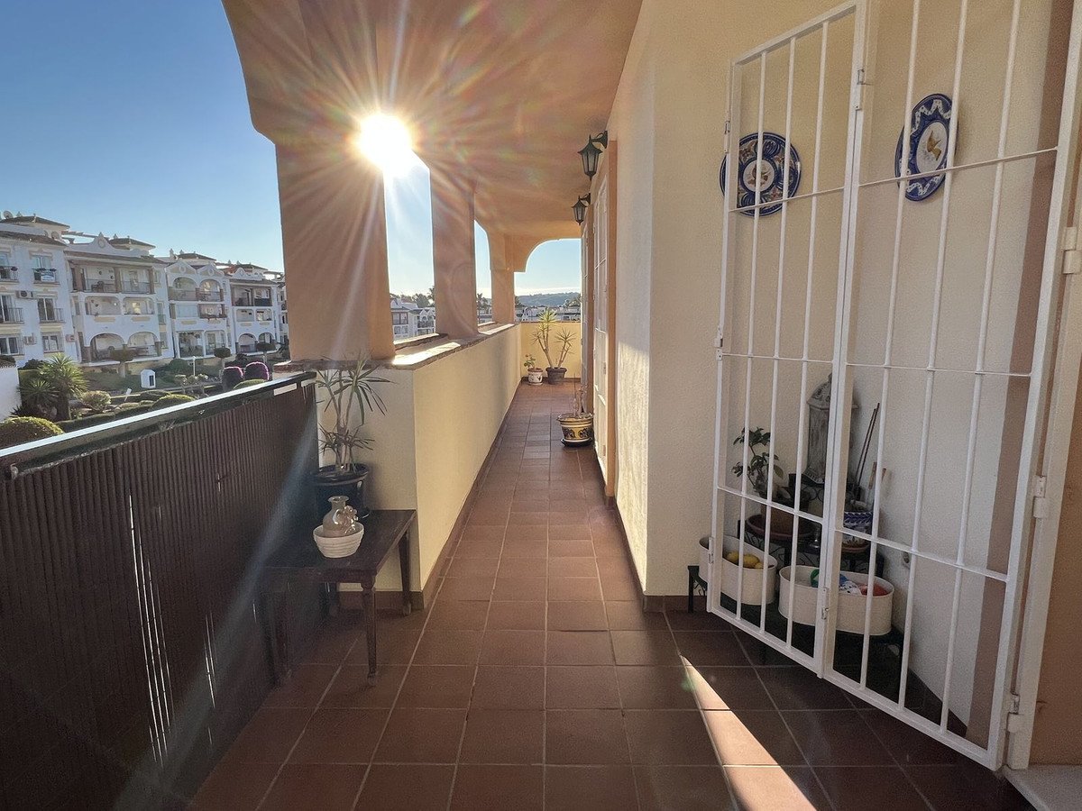 4 Bed Middle Floor Apartment in Mijas Golf