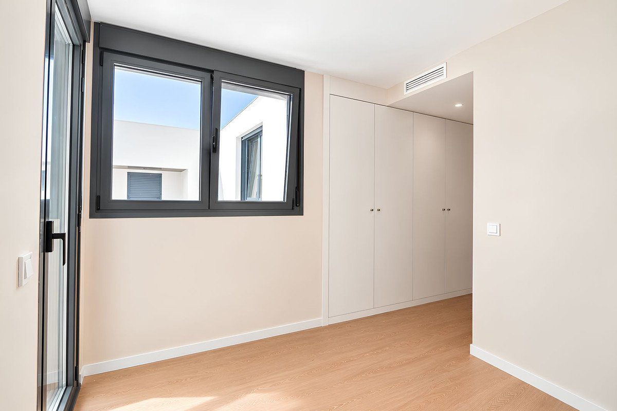 2 Bed Middle Floor Apartment in Las Lagunas