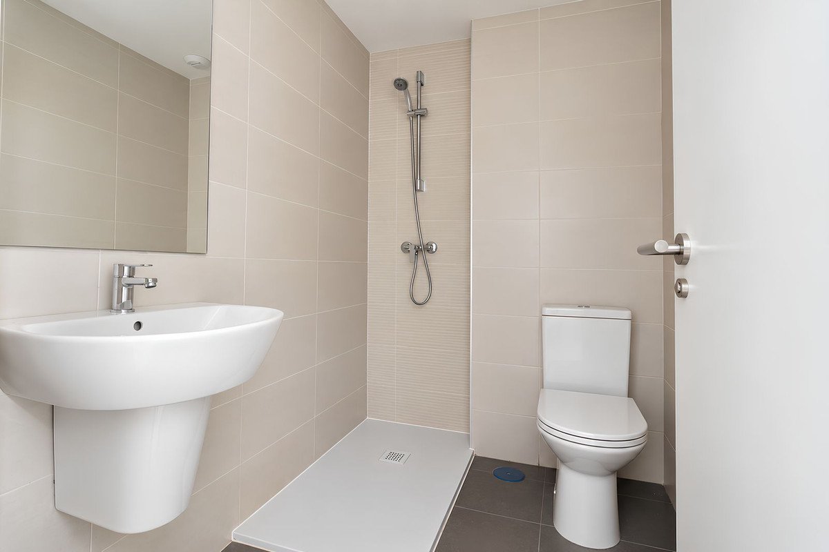 2 Bed Middle Floor Apartment in Las Lagunas