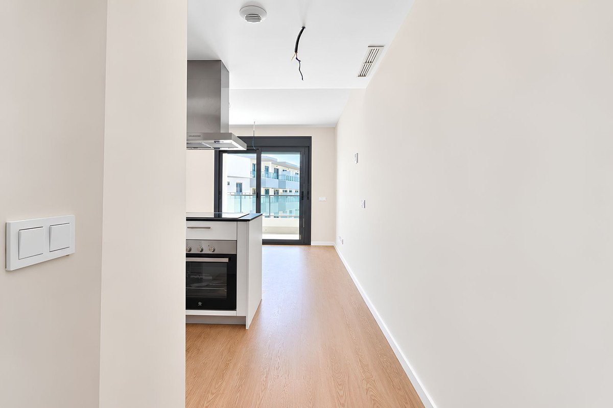 2 Bed Middle Floor Apartment in Las Lagunas
