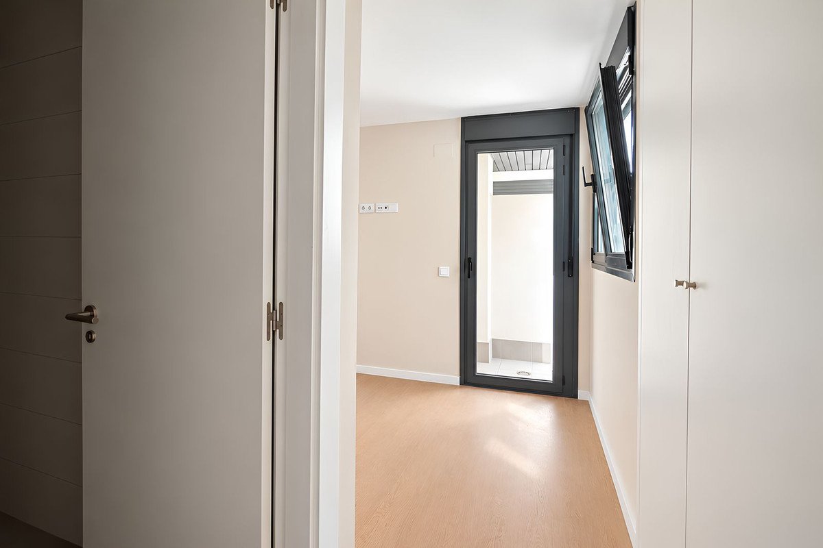 2 Bed Middle Floor Apartment in Las Lagunas