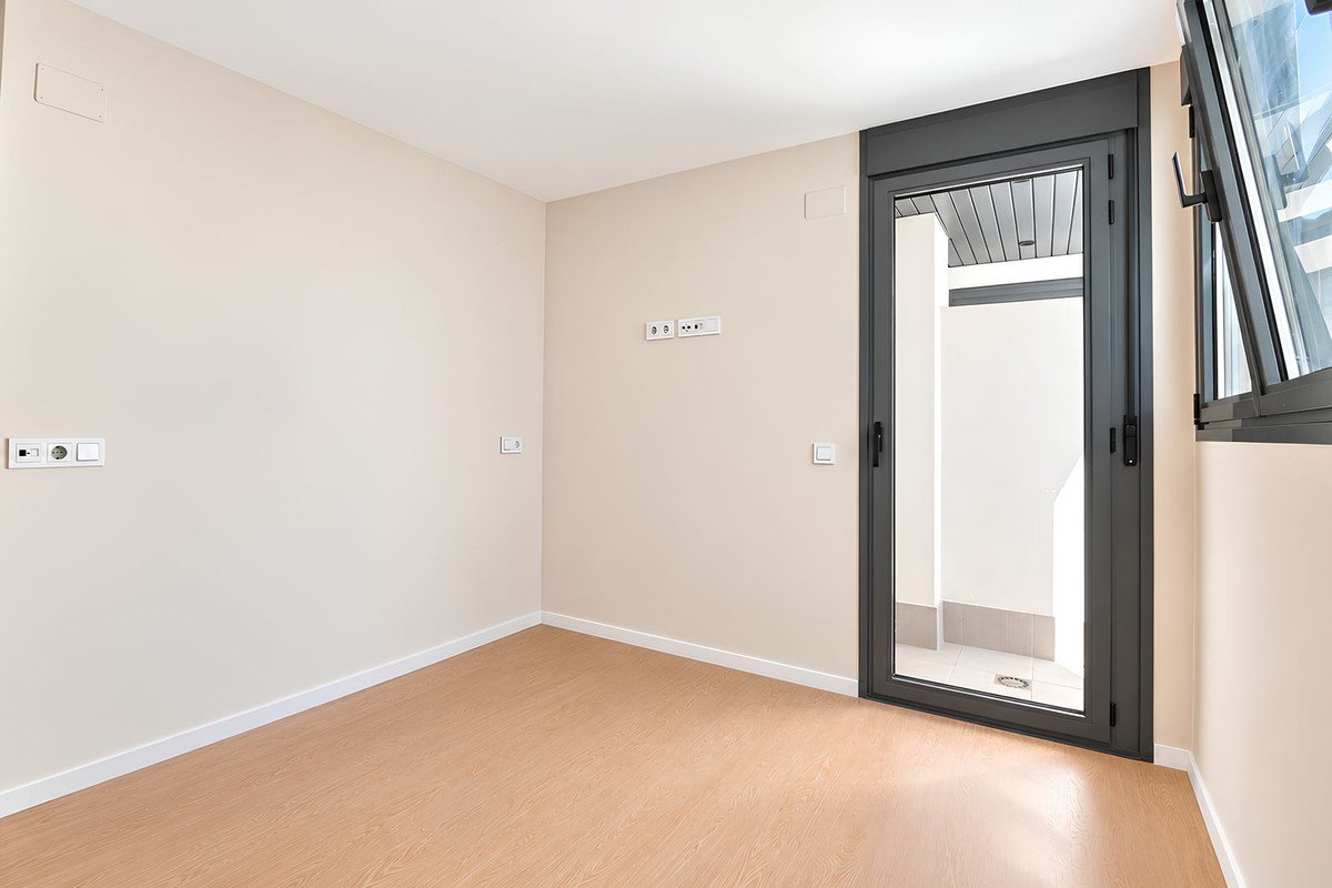 2 Bed Middle Floor Apartment in Las Lagunas