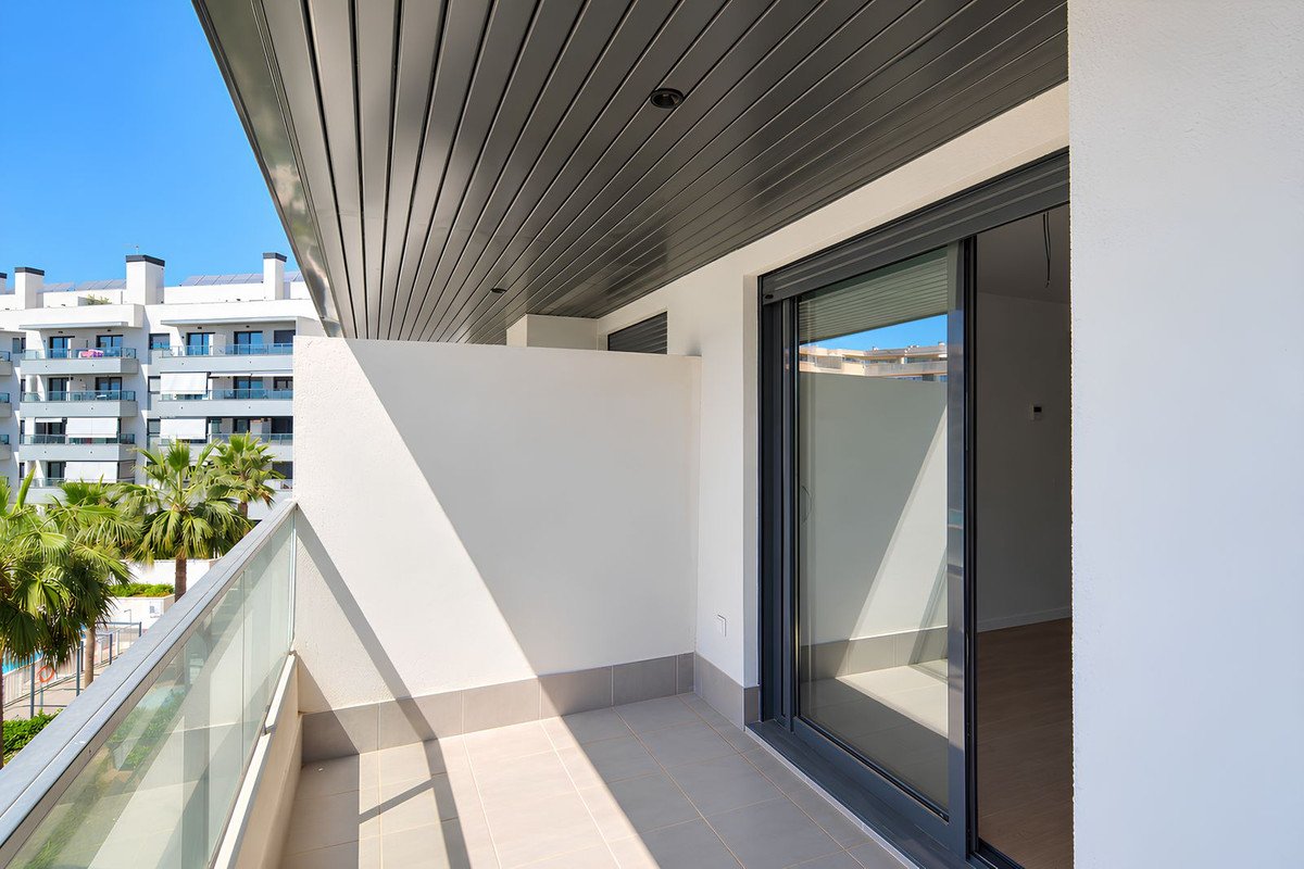 2 Bed Middle Floor Apartment in Las Lagunas
