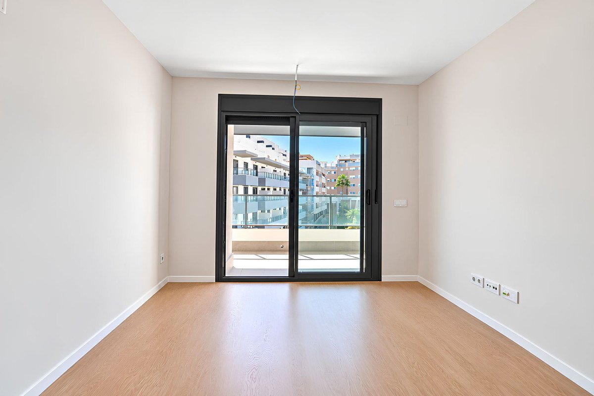 2 Bed Middle Floor Apartment in Las Lagunas