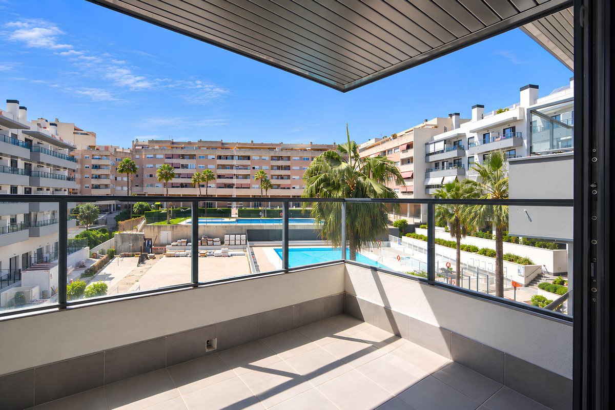 3 Bed Middle Floor Apartment in Las Lagunas