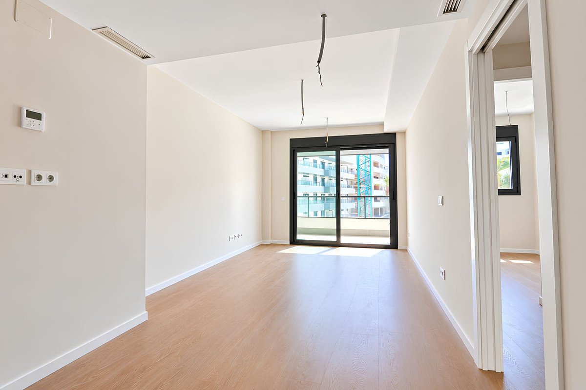 3 Bed Middle Floor Apartment in Las Lagunas