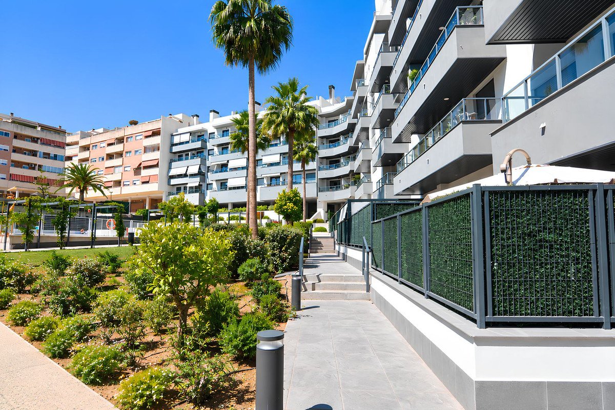 3 Bed Middle Floor Apartment in Las Lagunas