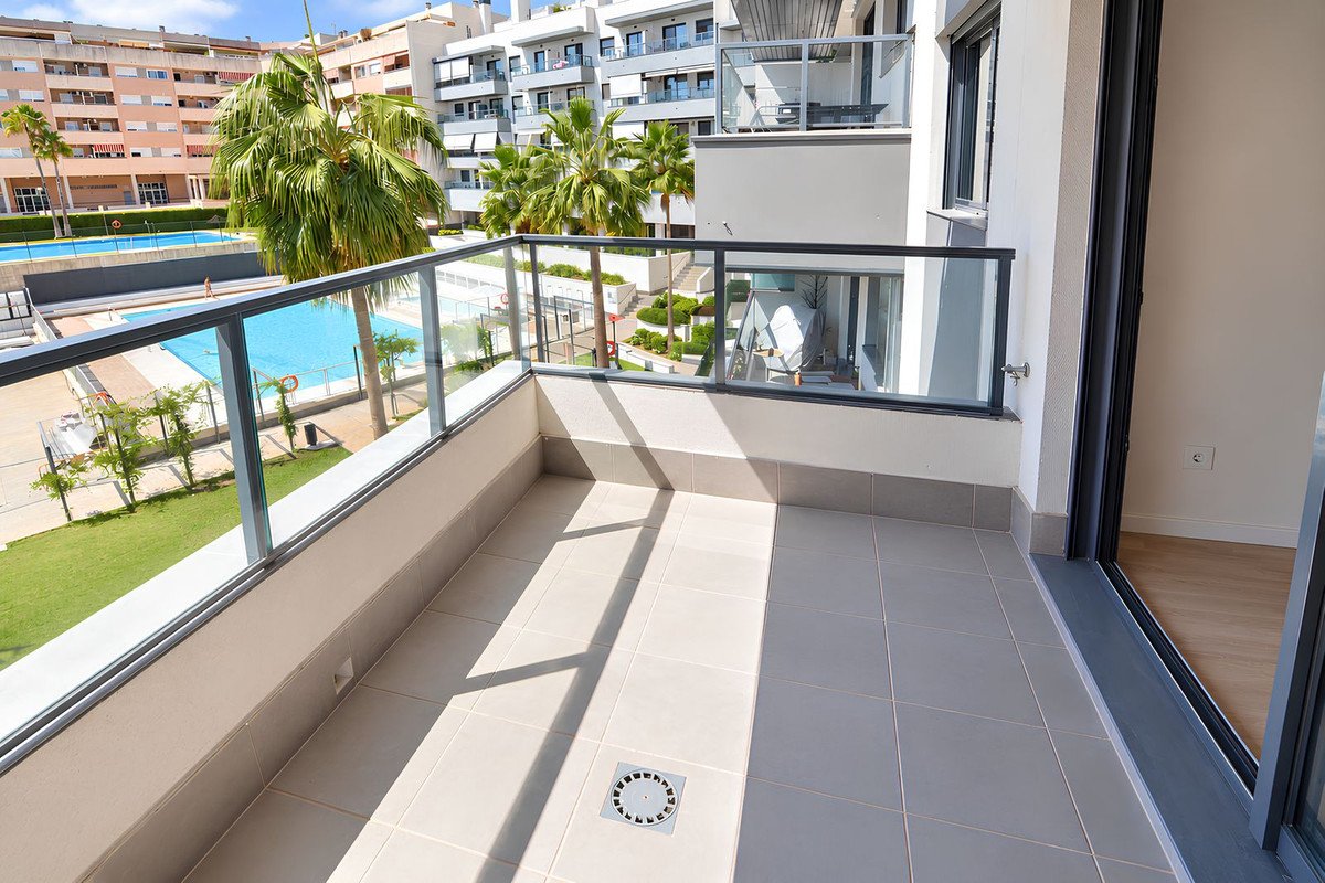 3 Bed Middle Floor Apartment in Las Lagunas