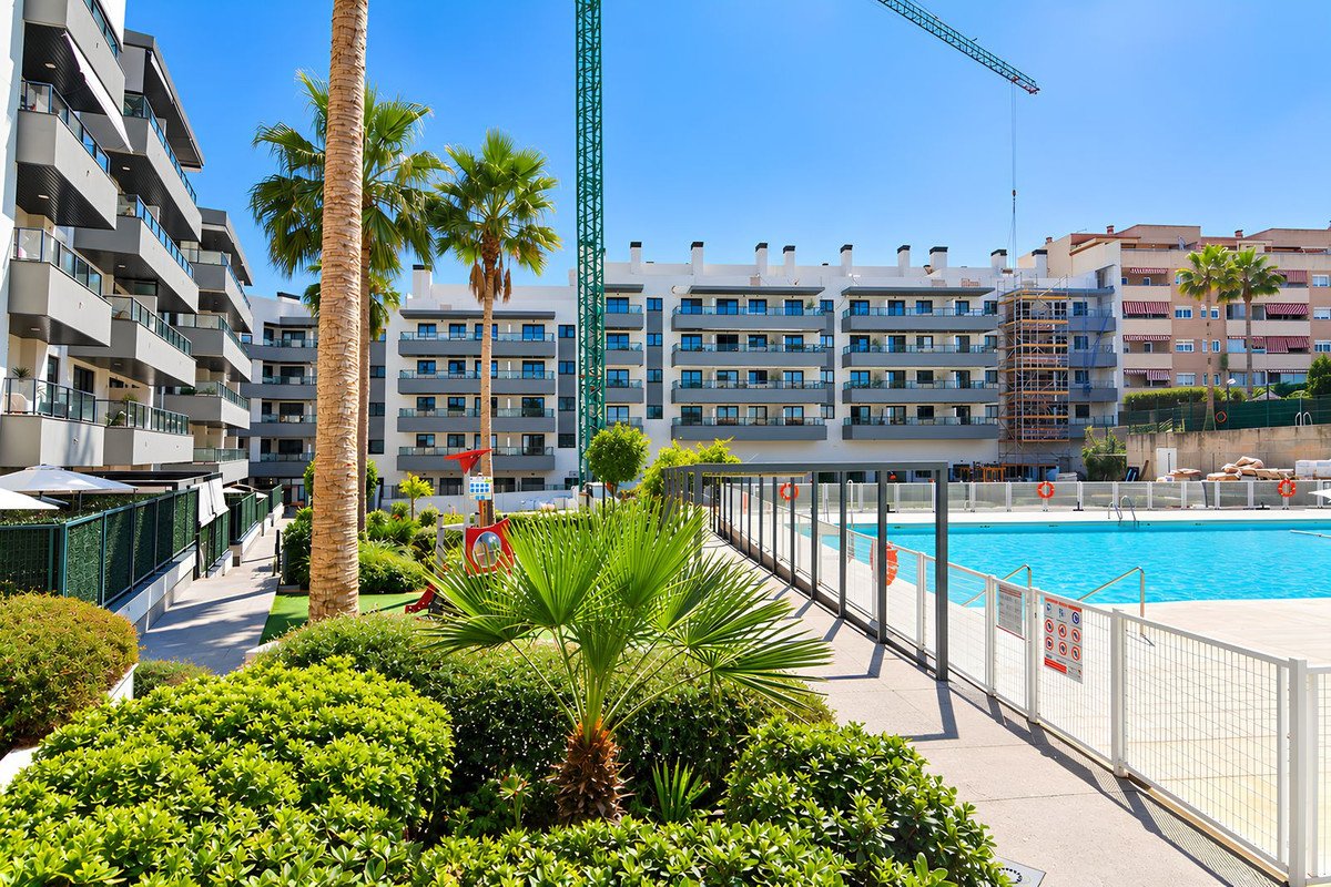 3 Bed Middle Floor Apartment in Las Lagunas