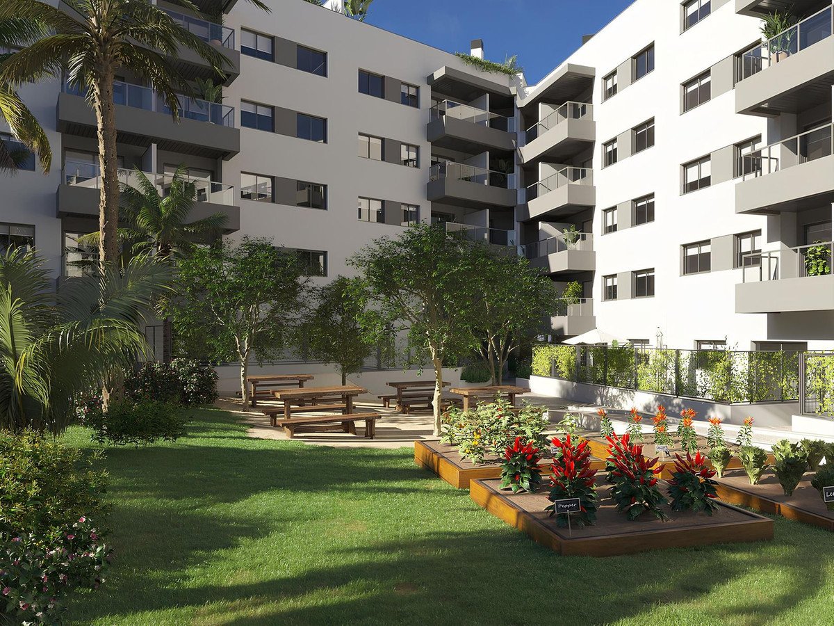 3 Bed Middle Floor Apartment in Las Lagunas