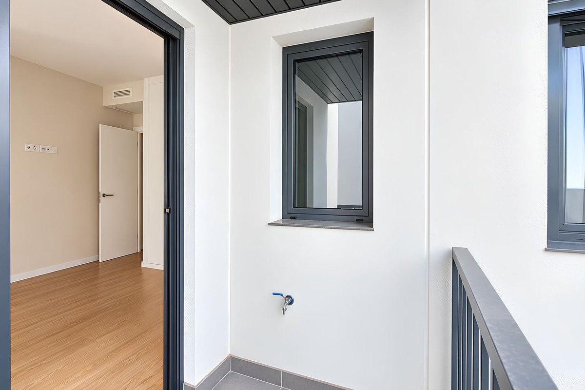 3 Bed Middle Floor Apartment in Las Lagunas