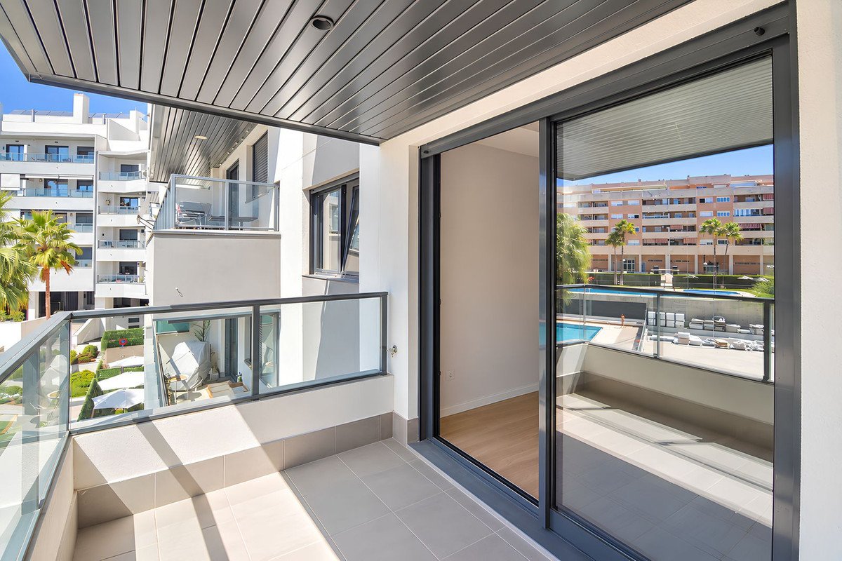 3 Bed Middle Floor Apartment in Las Lagunas