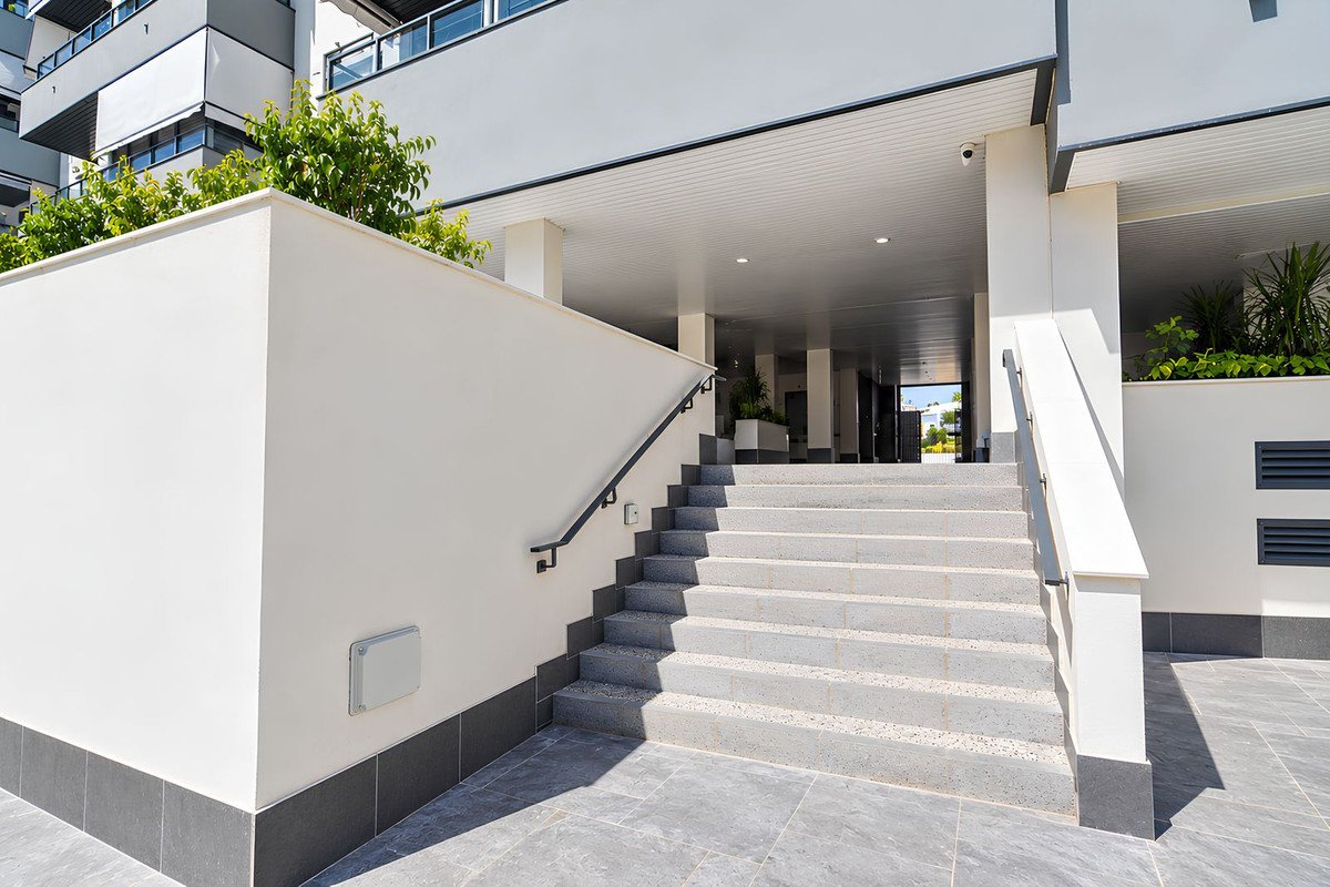 3 Bed Middle Floor Apartment in Las Lagunas