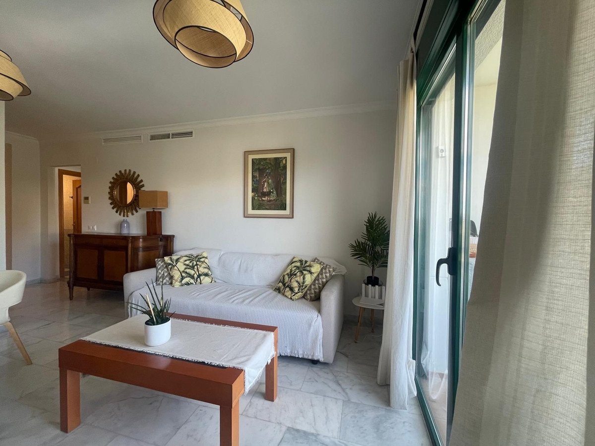 2 Bed Middle Floor Apartment in Fuengirola