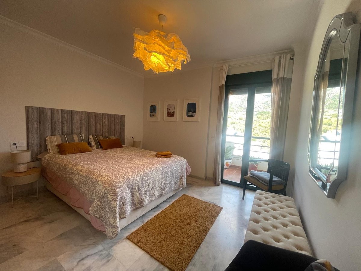 2 Bed Middle Floor Apartment in Fuengirola