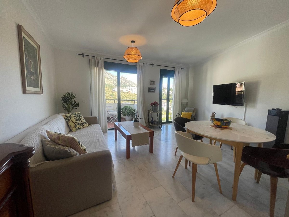 2 Bed Middle Floor Apartment in Fuengirola