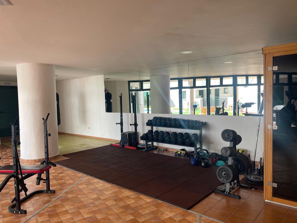 2 Bed Middle Floor Apartment in Fuengirola