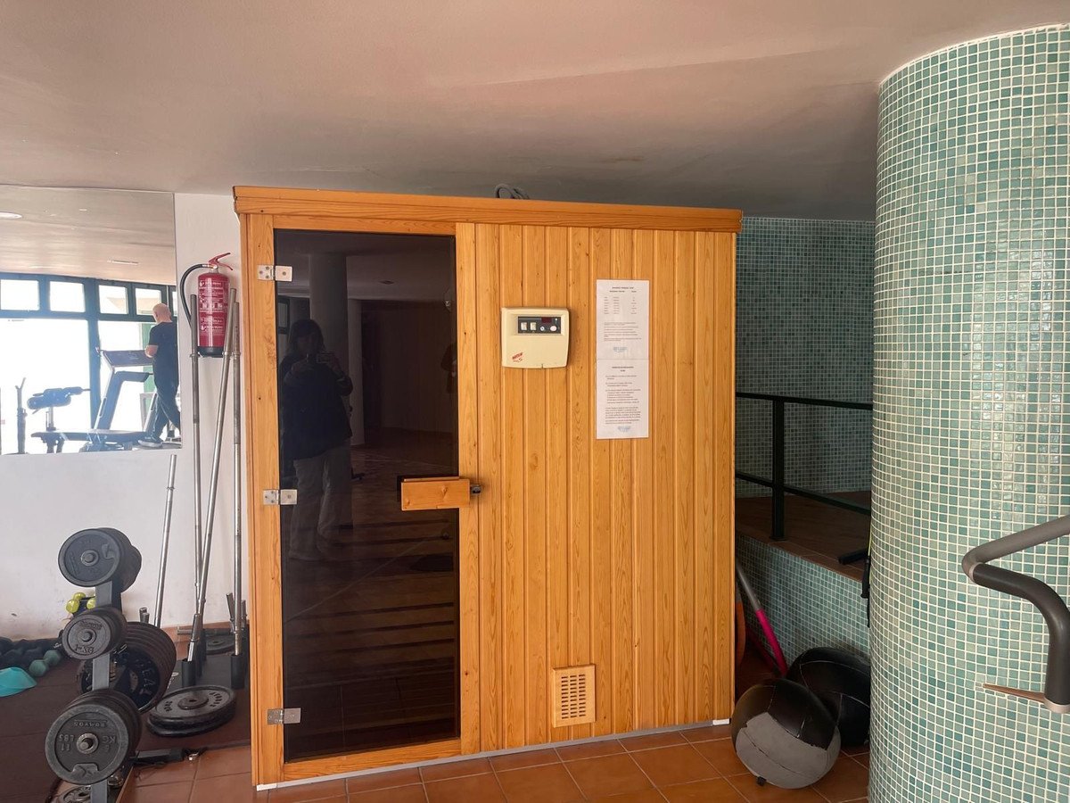 2 Bed Middle Floor Apartment in Fuengirola