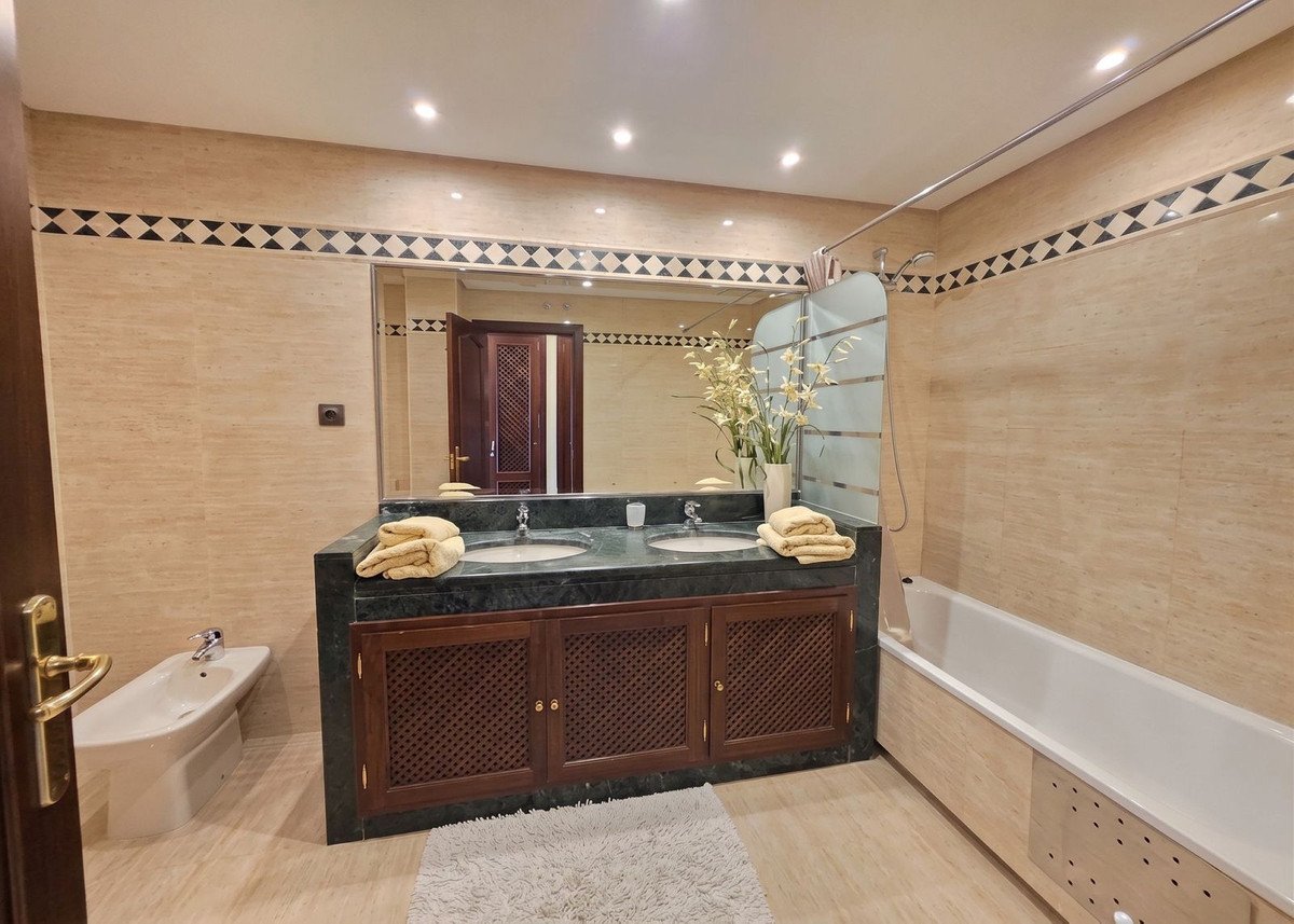 2 Bed Ground Floor Apartment in La Mairena