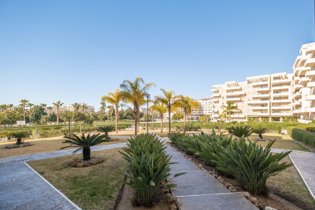 3 Bed Middle Floor Apartment in La Campana