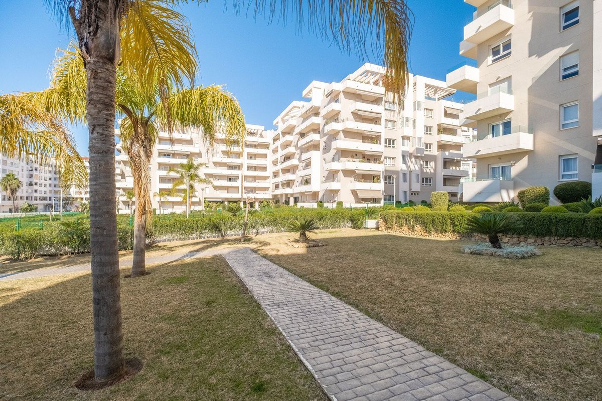 3 Bed Middle Floor Apartment in La Campana