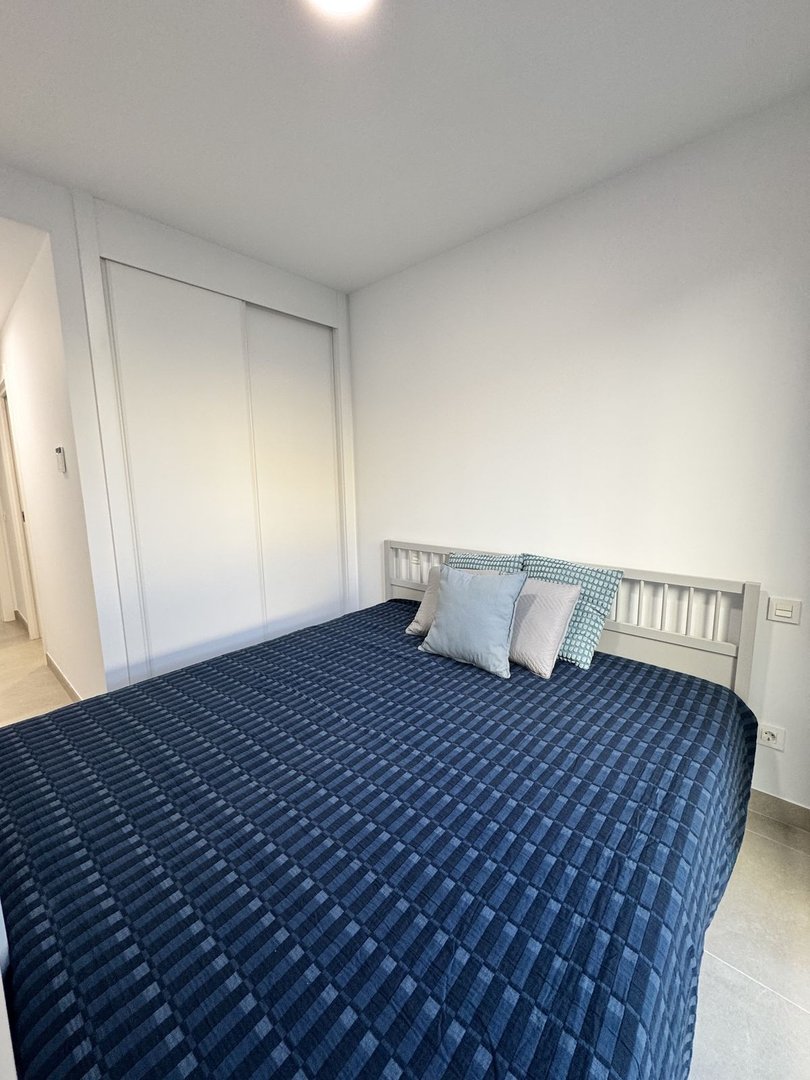 2 Bed Middle Floor Apartment in Estepona