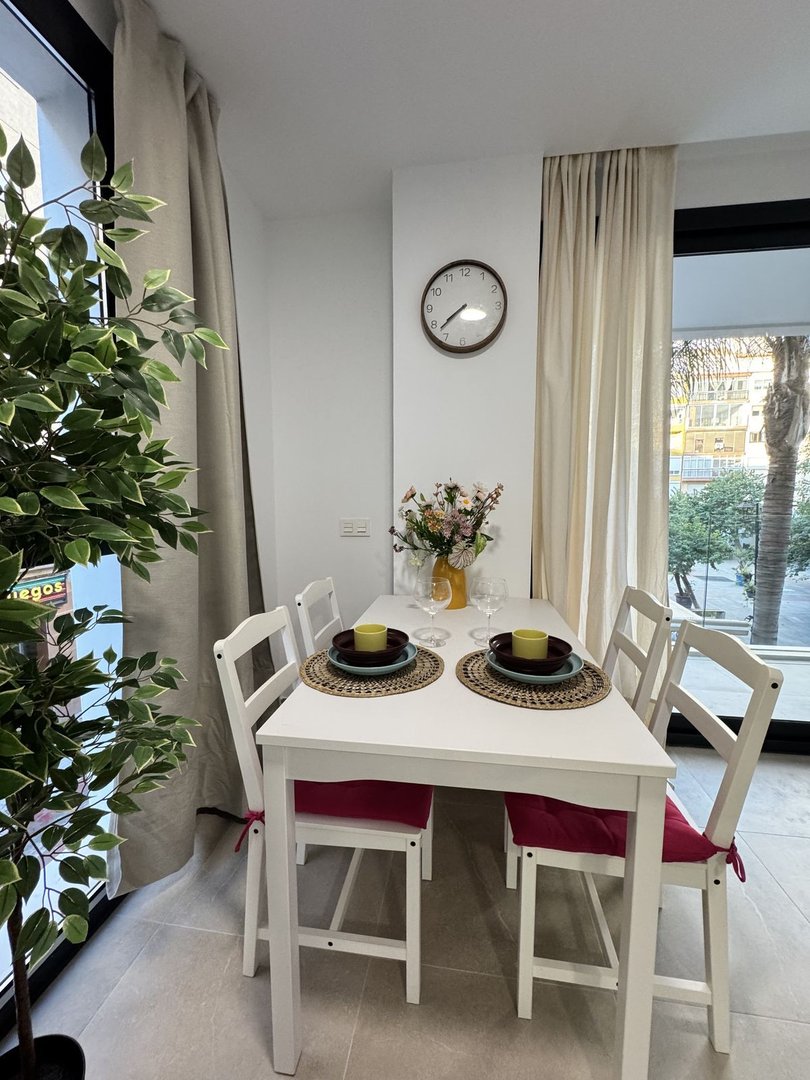 2 Bed Middle Floor Apartment in Estepona