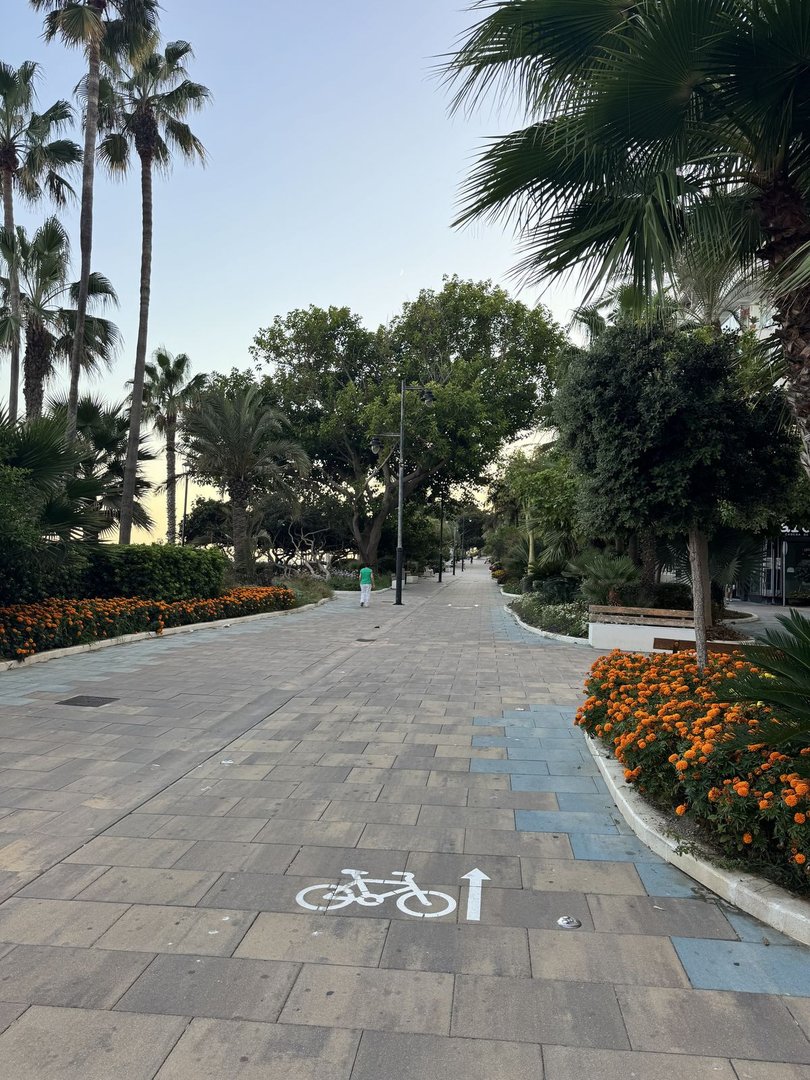 2 Bed Middle Floor Apartment in Estepona