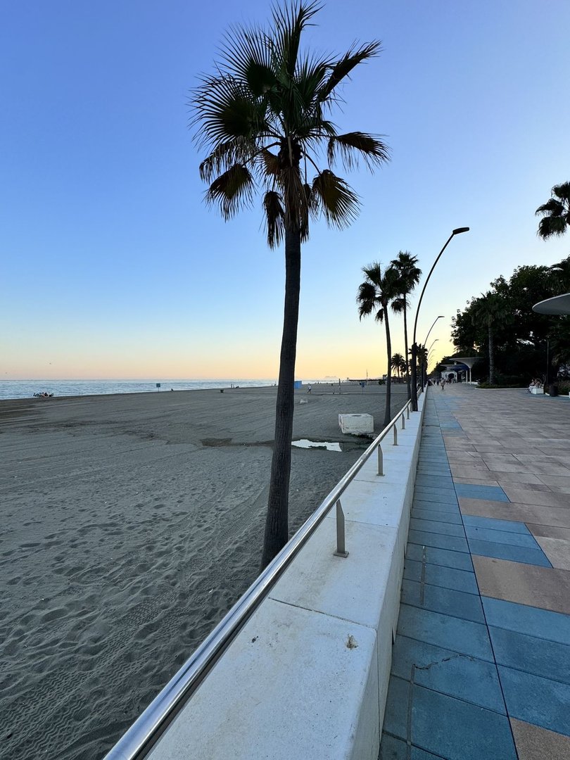 2 Bed Middle Floor Apartment in Estepona