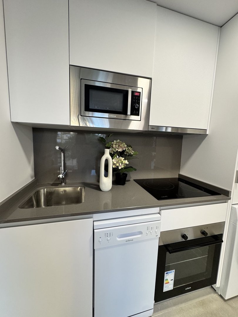 2 Bed Middle Floor Apartment in Estepona