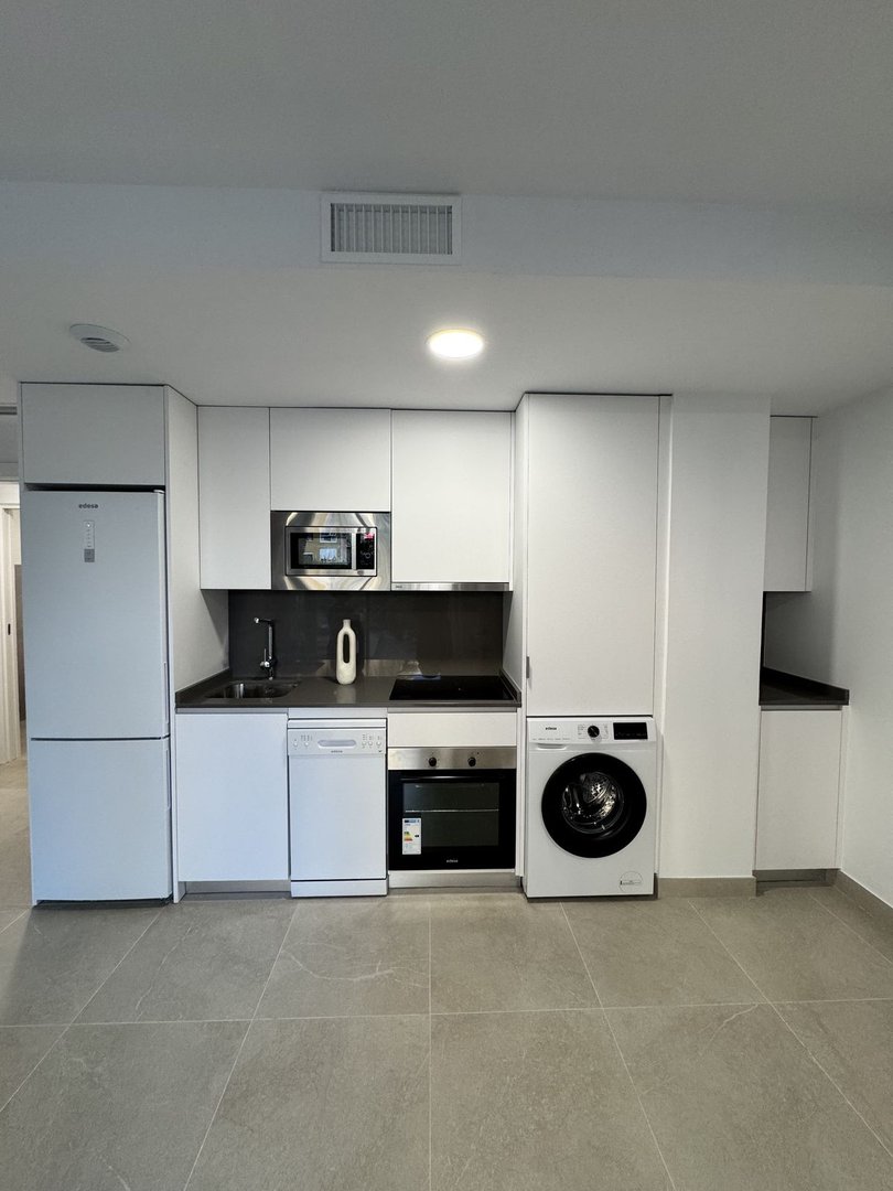 2 Bed Middle Floor Apartment in Estepona