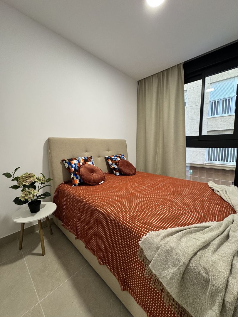 2 Bed Middle Floor Apartment in Estepona