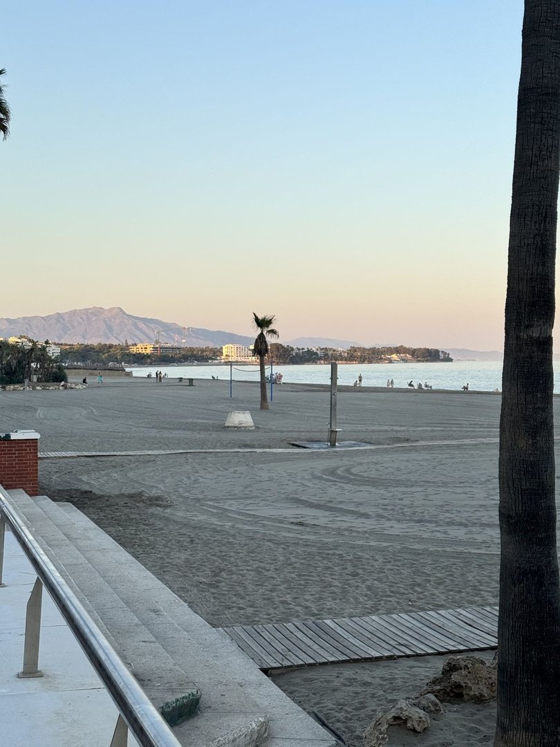 2 Bed Middle Floor Apartment in Estepona